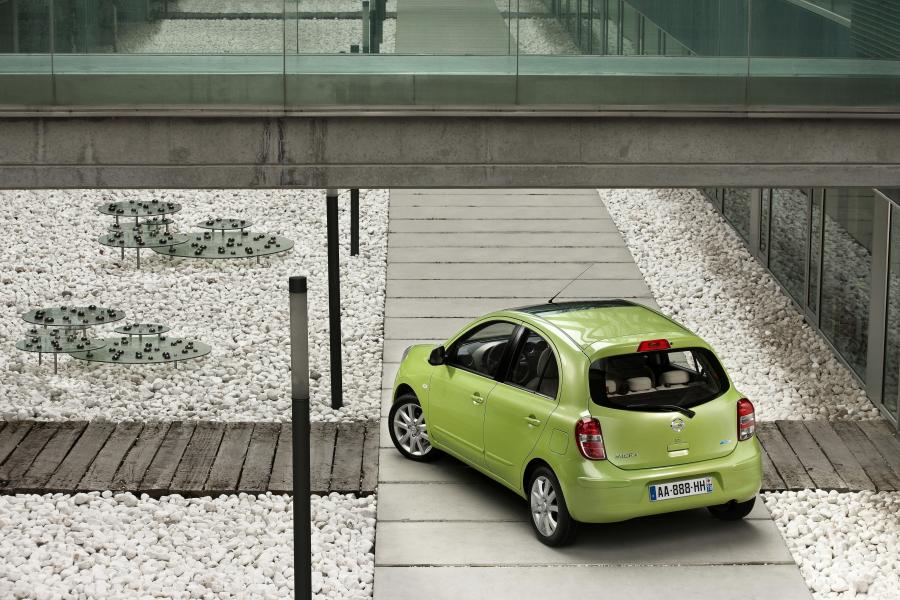  Nissan Micra 2010 года  (фото 35 из 70)
